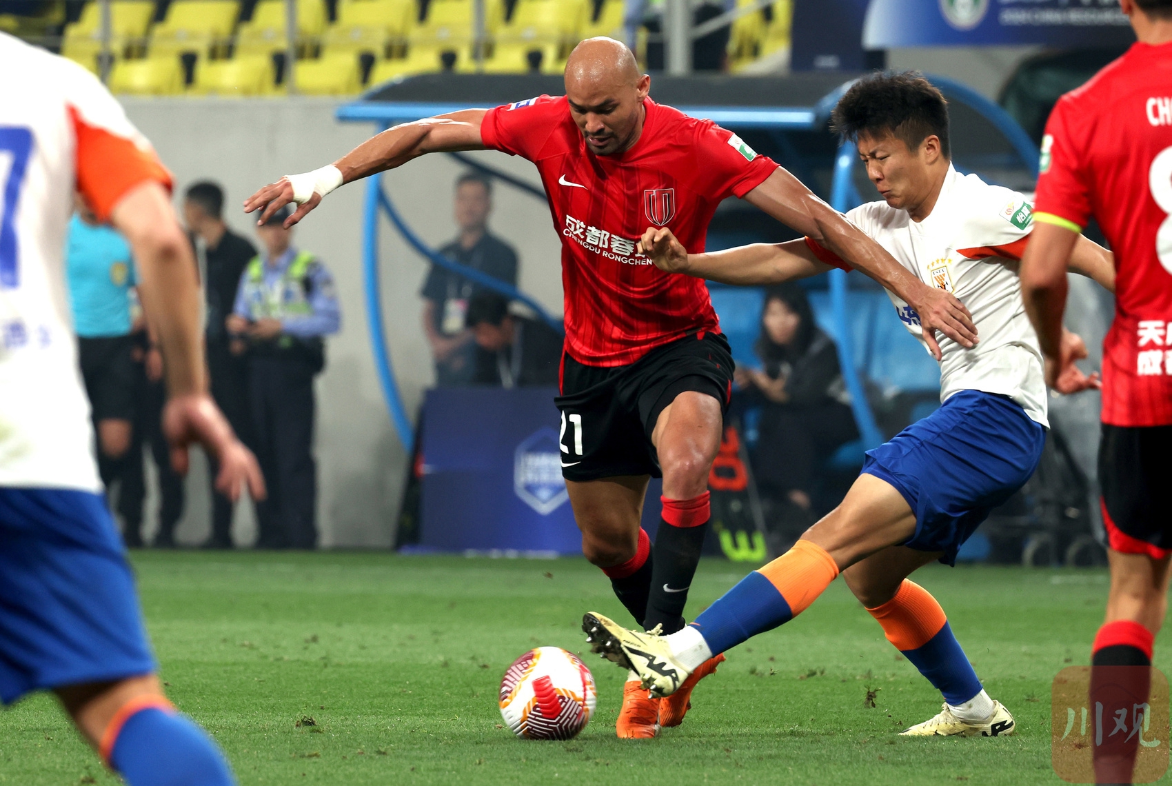 包含成都蓉城战平山东泰山，中超焦点战火爆异常的词条